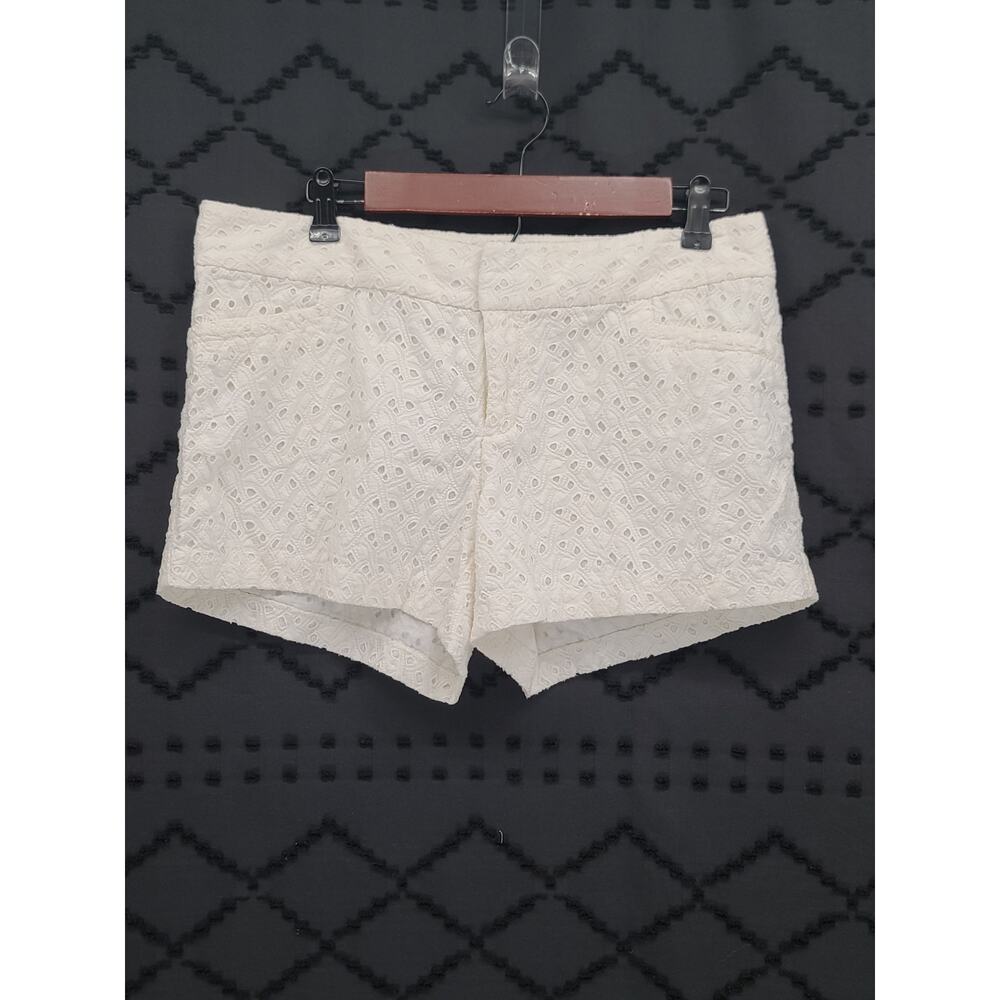 Lilly Pulitzer Resort white Eyelet shorts Size 8 resortwear vacation preppy - Picture 2 of 9